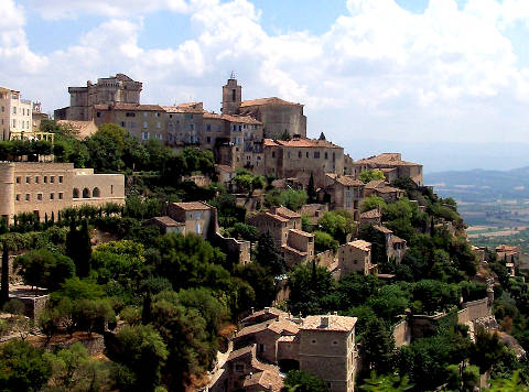 Photographie panoramique du village de Gordes.